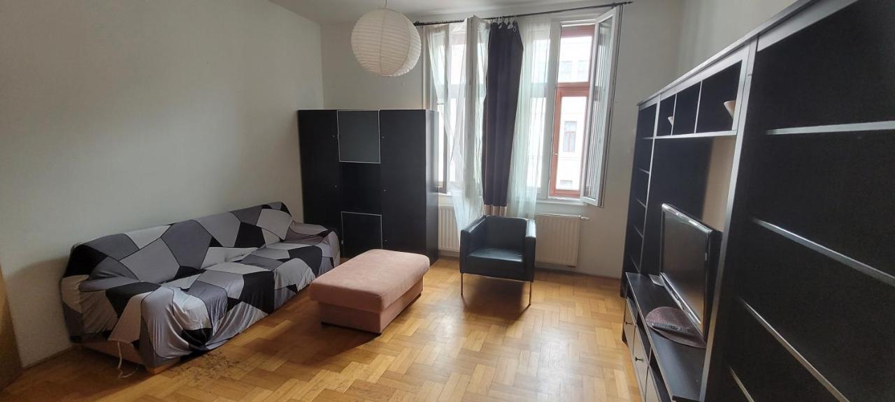 Cozy Downtown Apartament